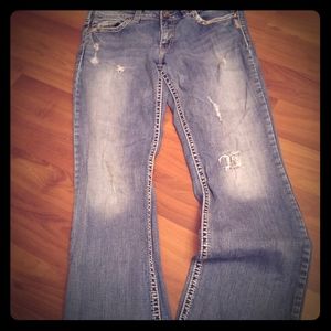 EUC Distressed Silver Jeans in Suki 17".